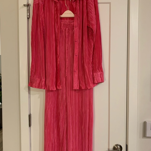Worn 1 time Fuchsia Pleated Plisse Button Up Two-Piece Maternity Set - Picture 2 of 2